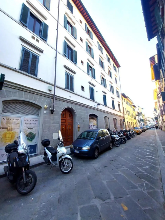 Leone Apartment