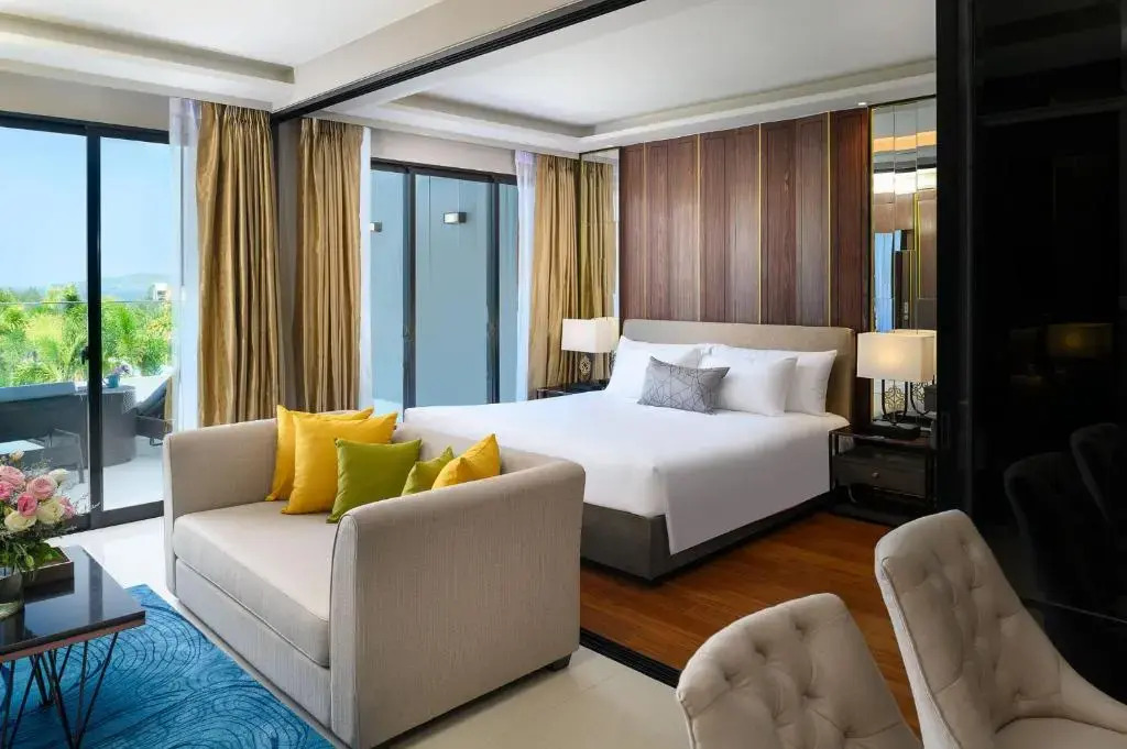 Люкс с бассейном Grande с 2 комнатами с видом на океан в Курортный отель MIDA Grande Resort Phuket