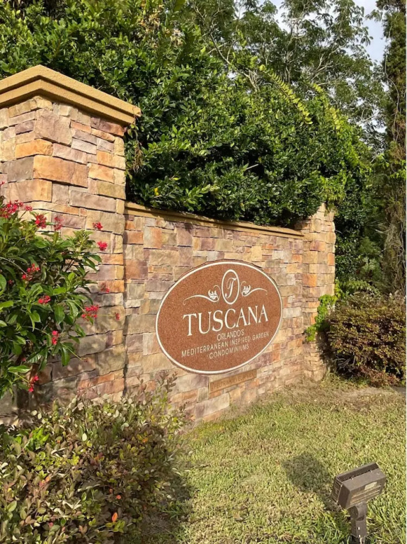 Condo 2BR With Lanai & Shared Pool, hot Tub, gym