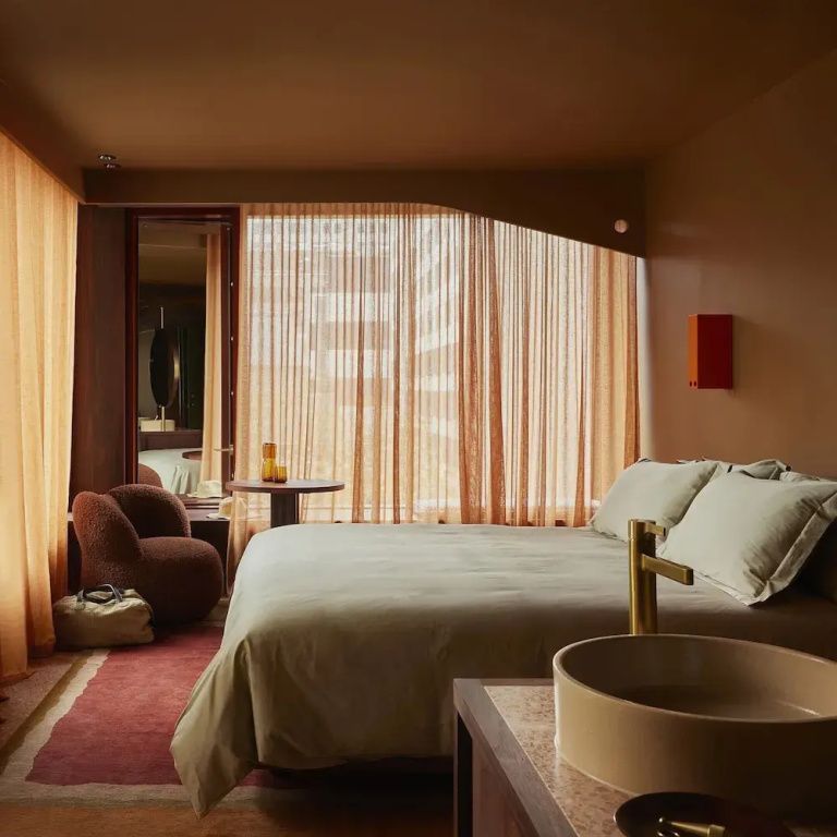 Standard room with city view
