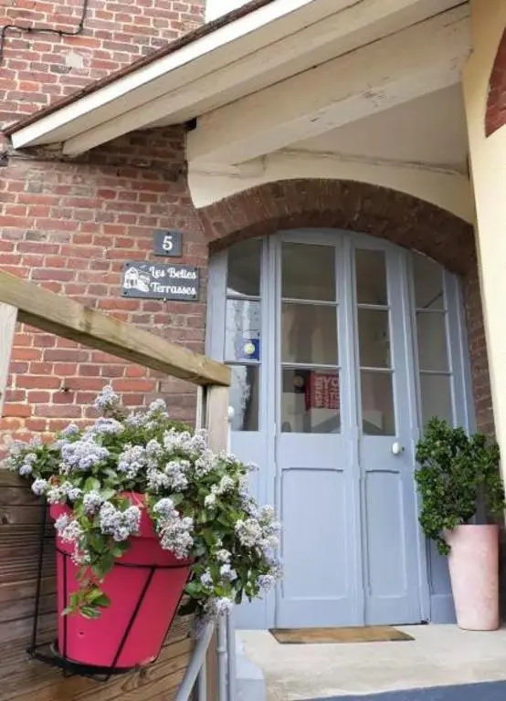 Les Belles Terrasses Dieppe ,3 appartements , LE VEGETAL de 1 à 8 personnes , LE TROPICAL de 1 à 6 personnes , LE FLORAL avec TERRASSE de 1 à 3 personnes , quartier calme au stationnement gratuit à coté de l'avenue verte