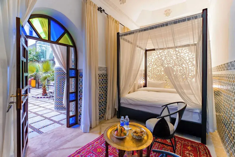 Double Suite with courtyard view (full double bed)