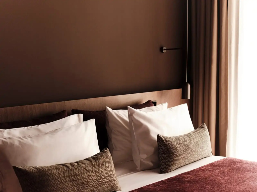 Deluxe Double room (full double bed)