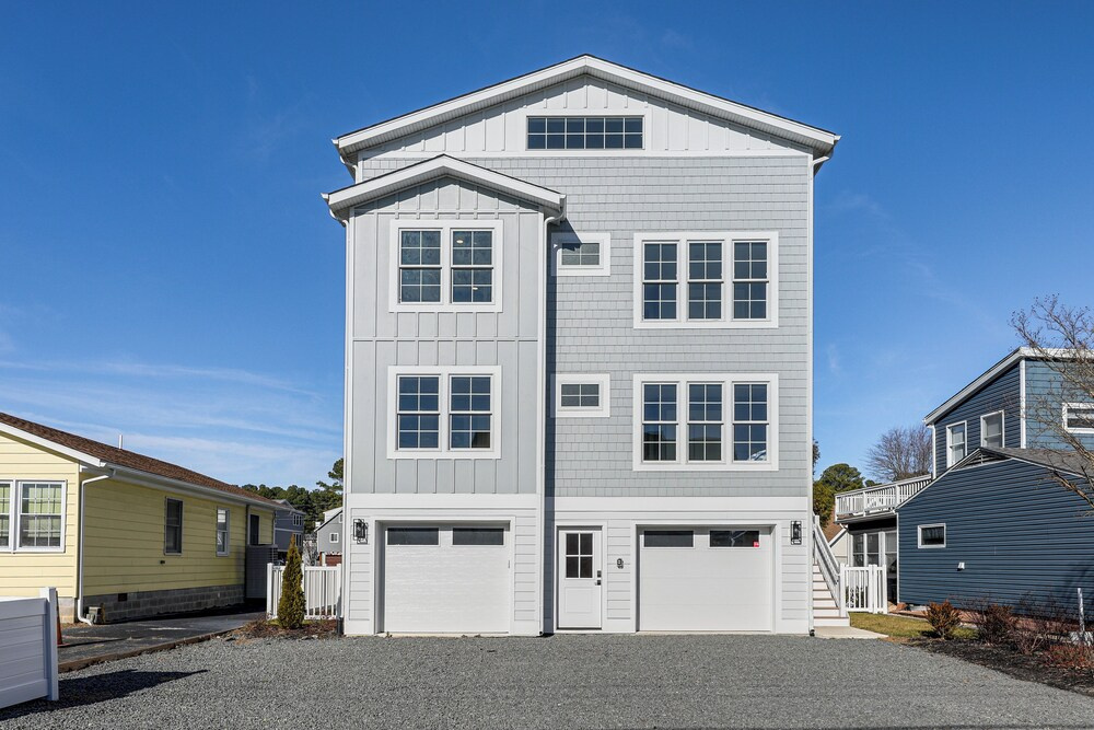 Family Friendly! Canal-front Gem in Bethany Beach