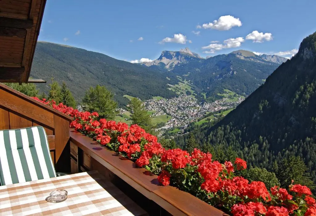 尊貴雙人房，設有露台及大床