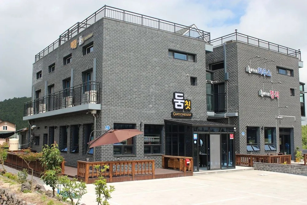 Doomchit Guest House - Hostel