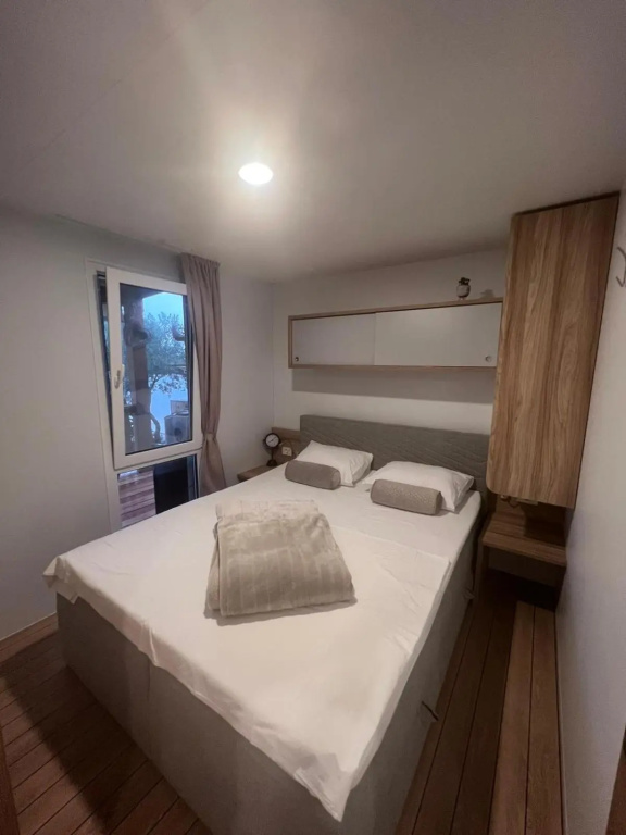 Mobile House F&L — 4