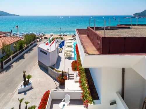Beach & Waterfront