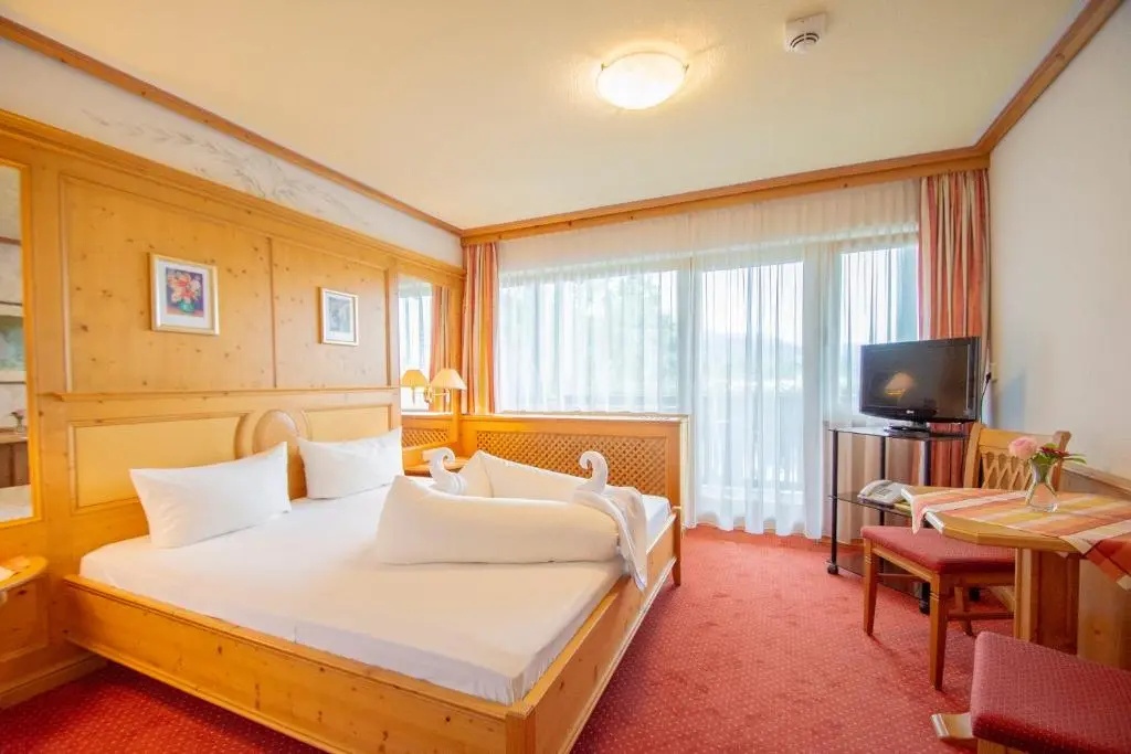 Superior Double room with balcony (full double bed)