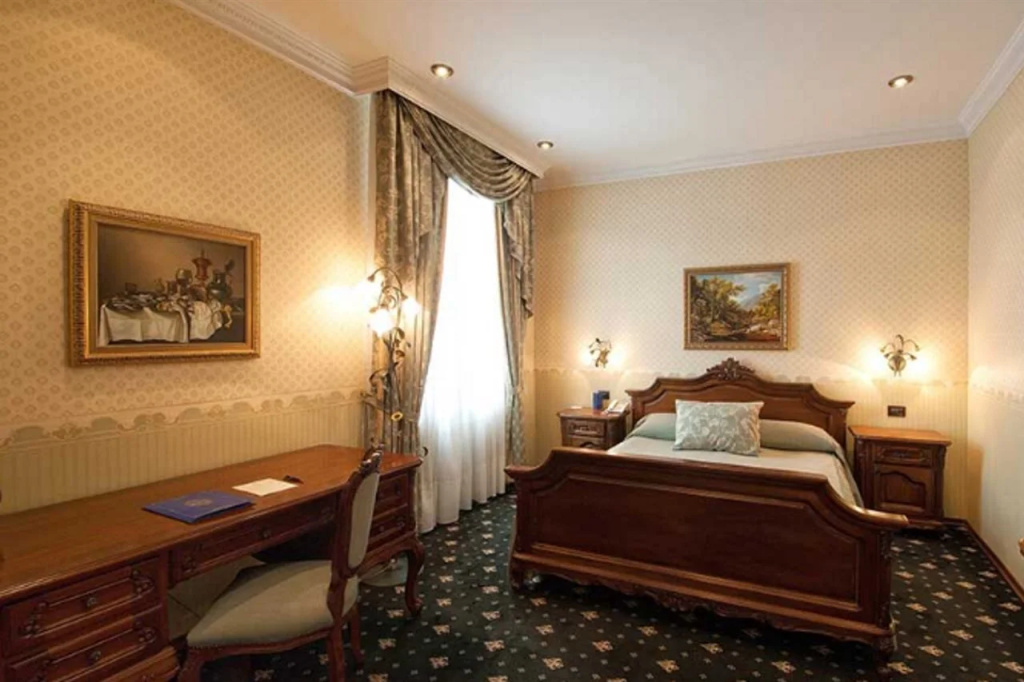 Grand Hotel London - 4