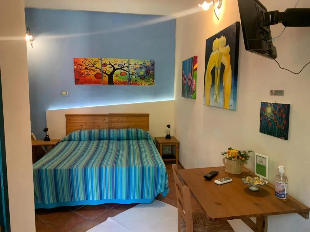 Standard Double room with garden view (full double bed)