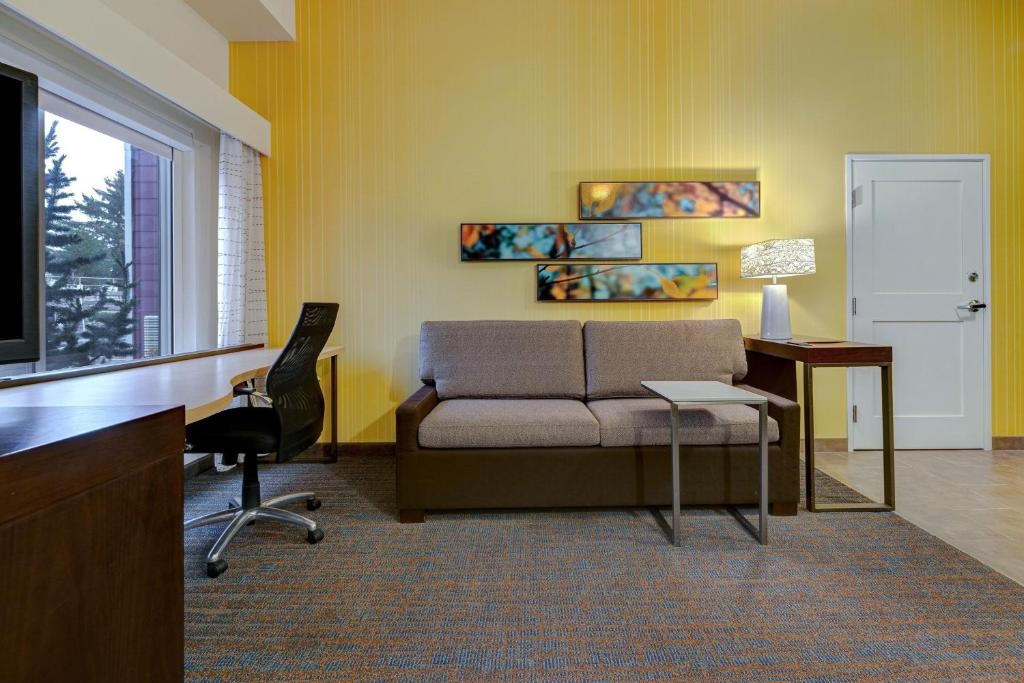 Double Studio (full double bed) — room photo 3