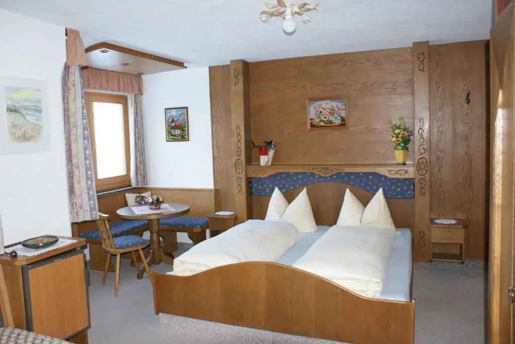 標準雙人房,設有露台及大床