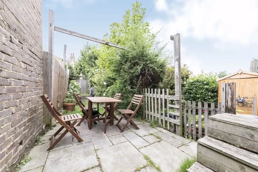 2 Bedroom Flat w Office in Tooting Broadway