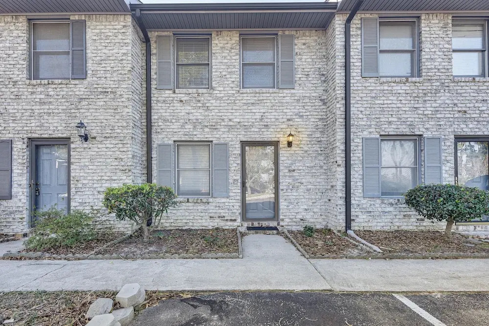 1 Mi to Beach: Cozy Grand Strand Townhome!