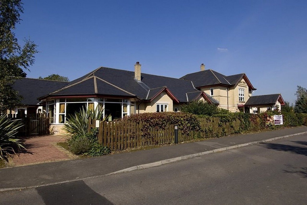 Premier Inn Chippenham - 3