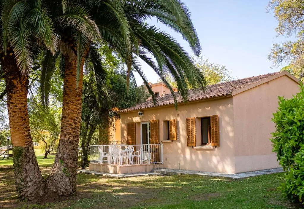 2 Bedrooms Villa with garden view