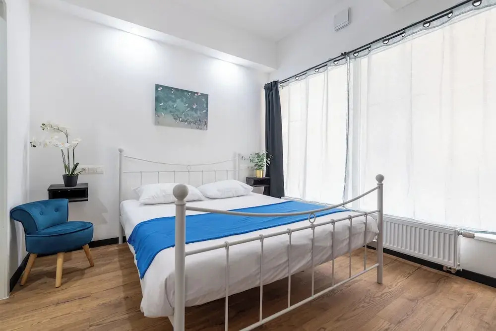 Double room (full double bed)