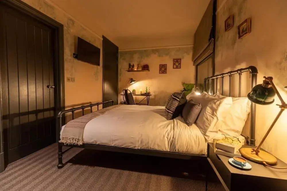 Economy room