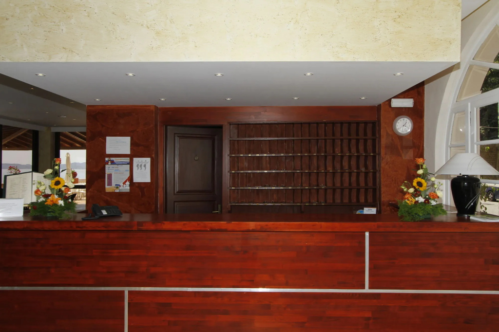 Lobby & Reception