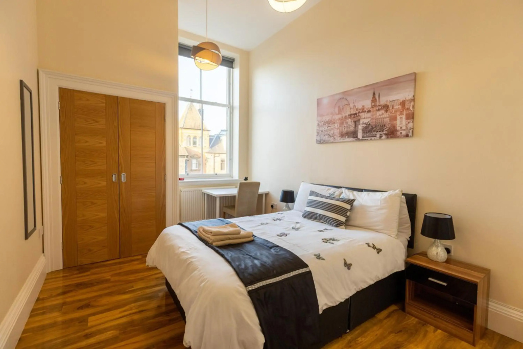New 2 bed apartment with stunning views of Arthur Seat Mountain