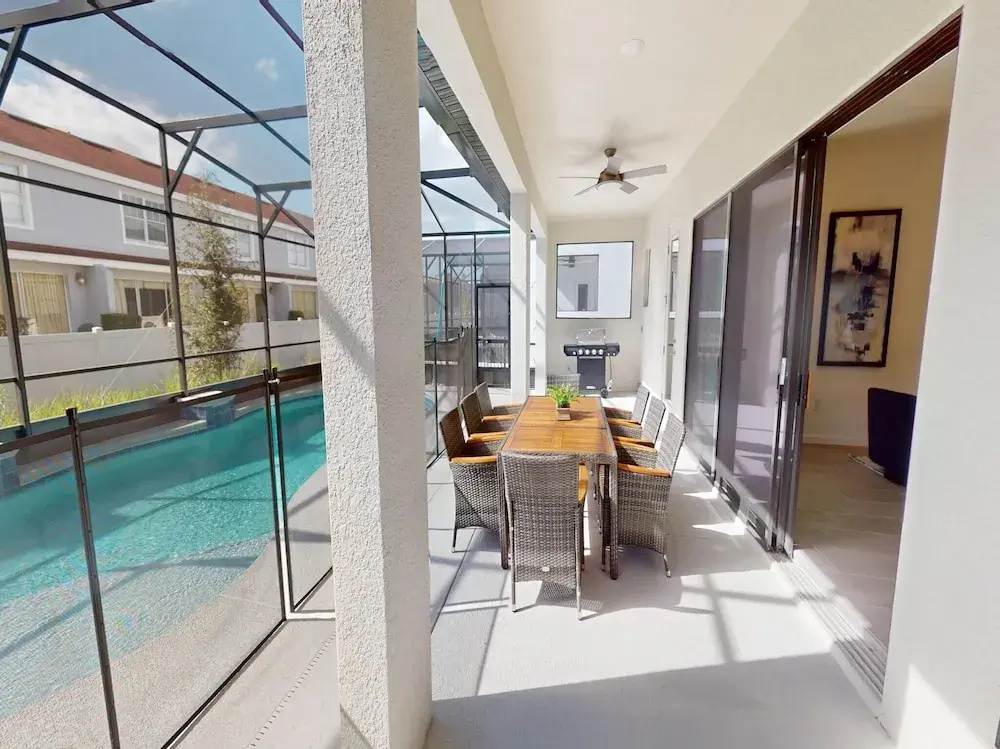 Bernie Pool Home 8 BED
