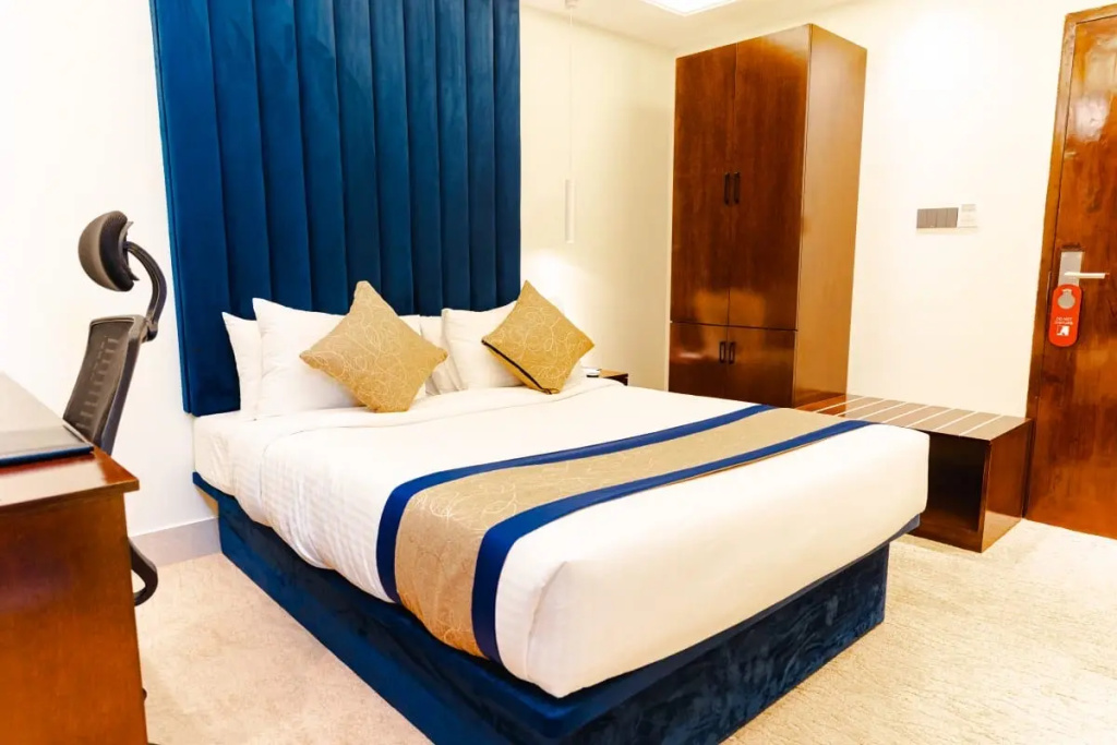 Deluxe Double room (full double bed)