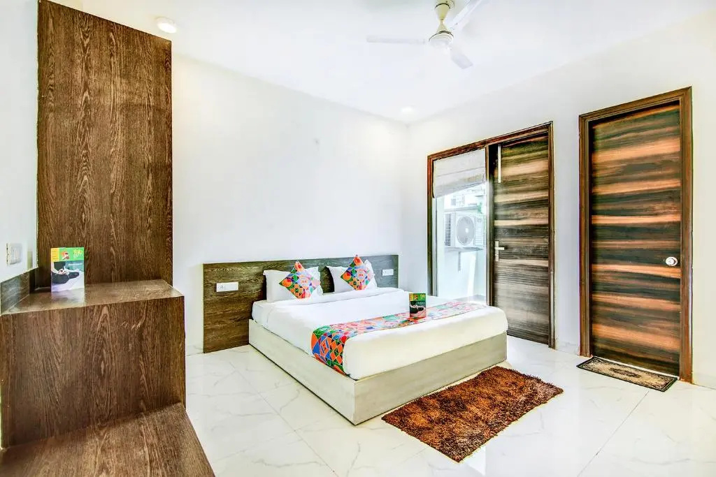 Deluxe Double room (full double bed)