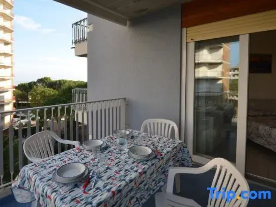 Stylish Flat for 5 Guests with Terrace in Lignano