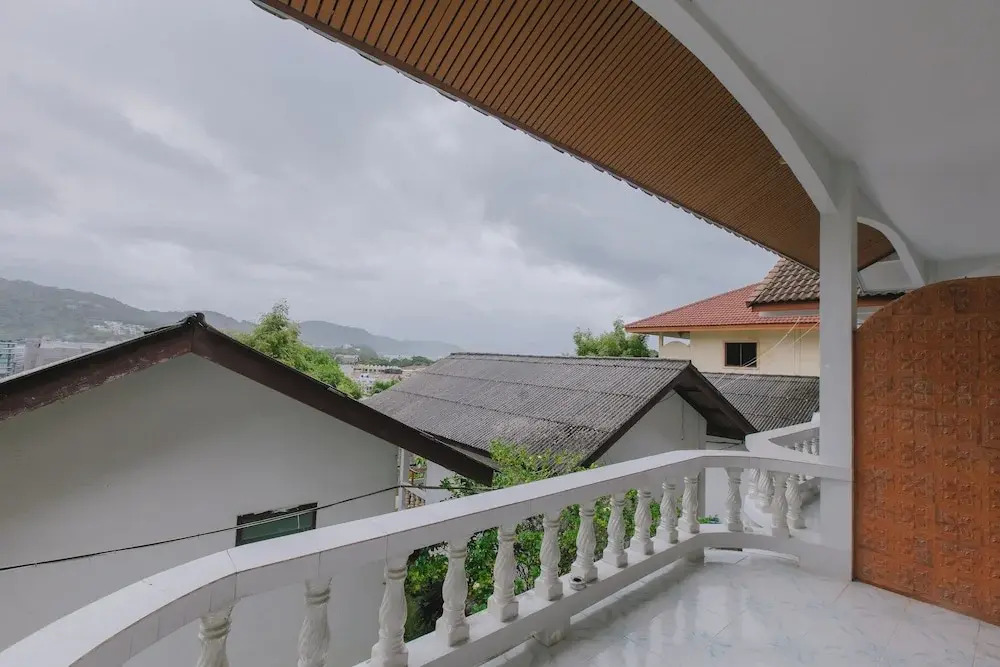 Бунгало с балконом в Kataonsea Bungalows