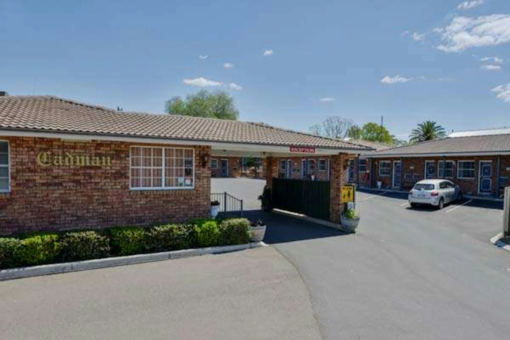 Cadman Motor Inn & Apartments