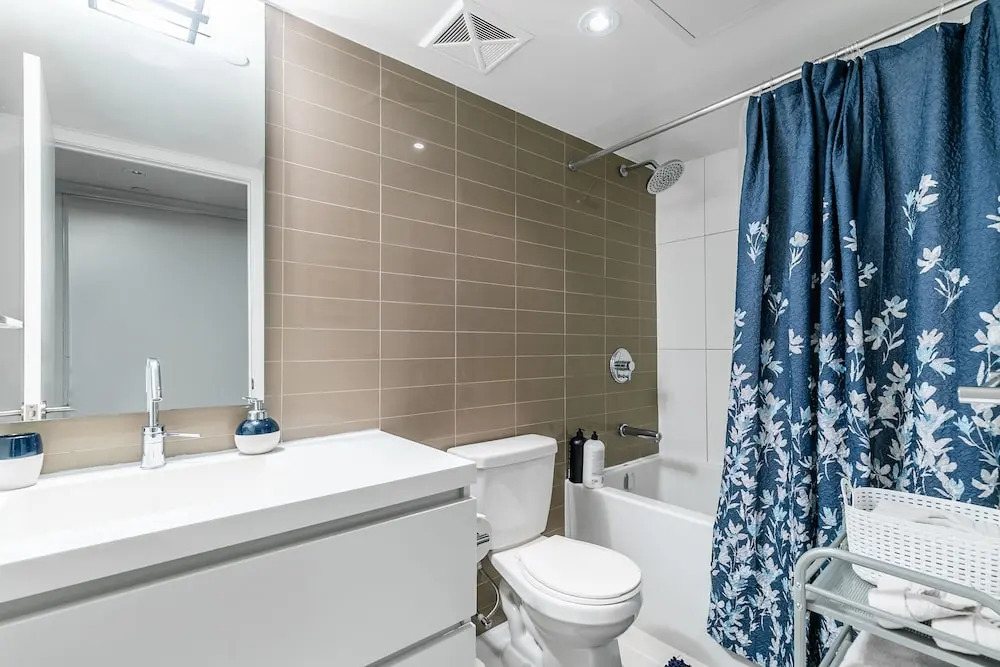 Simply Comfort Stunning Downtown Condos - фото 11