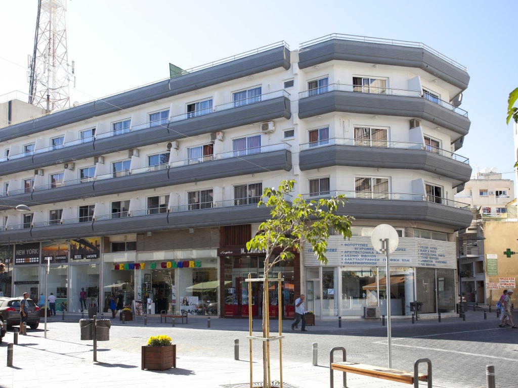 1 Bedroom Superior Quadruple Apartment with balcony and with city view (4 single beds and sofa)