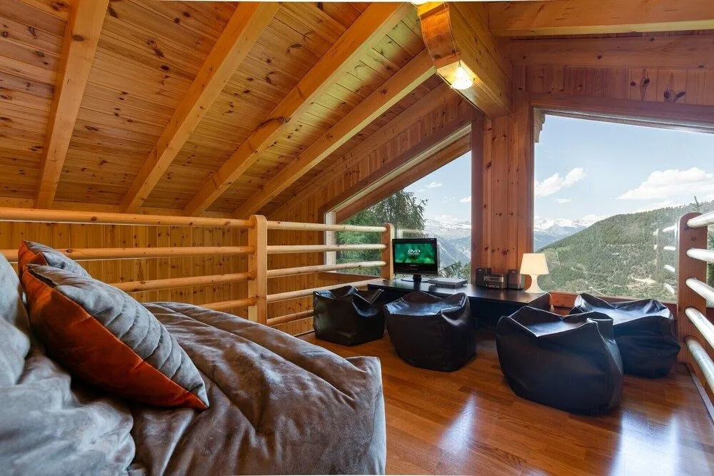 Gorgeous Chalet Amidst Mountains in La Tzoumaz