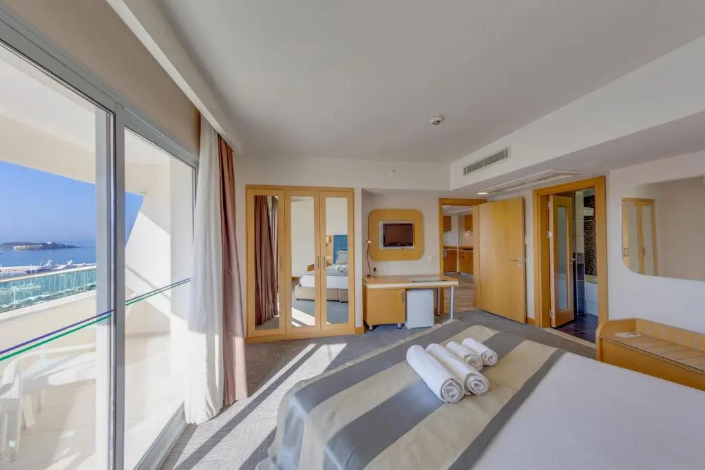 Deluxe Suite