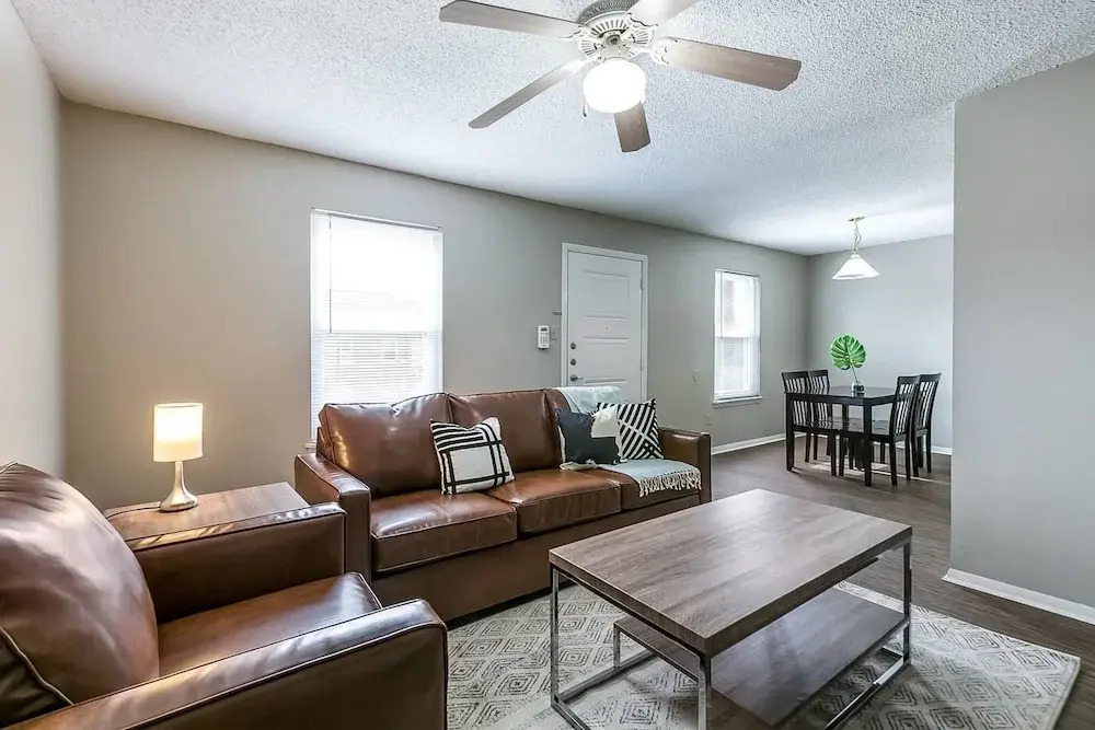 University Retreat + Pool + Gym — фото 2