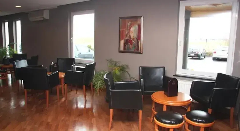 Aero44 Hotel Charleroi Airport - фото 12