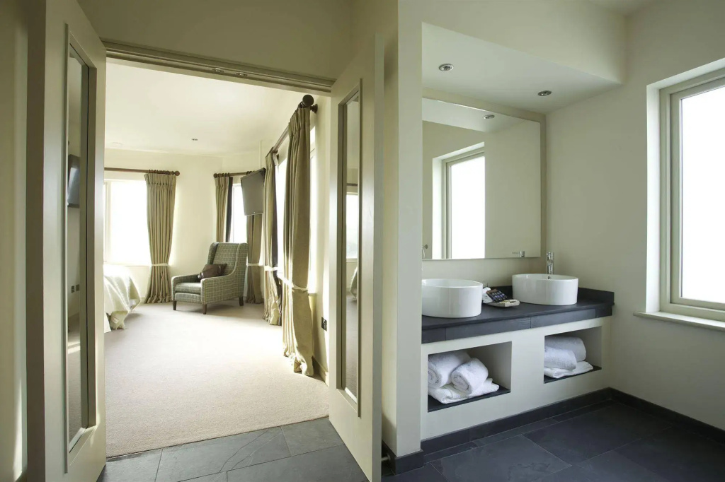 Lewinnick Lodge