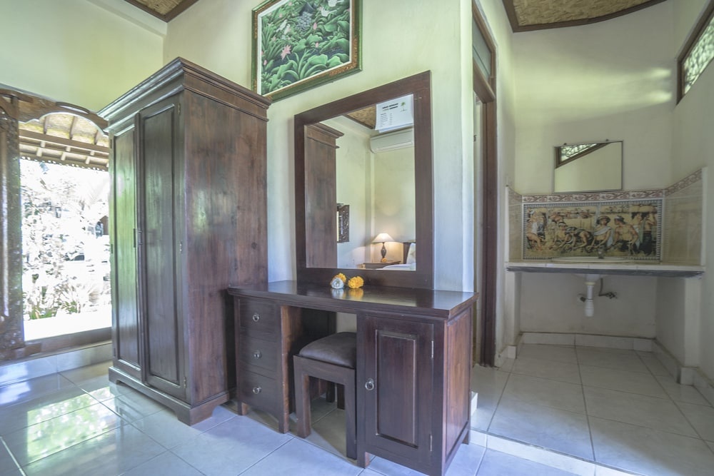 Отель Ubud Sensasi Bungalows в Убуде