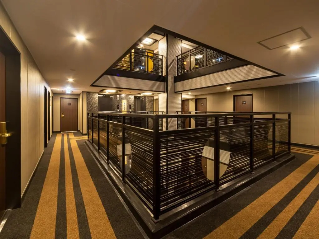 Lobby & Reception