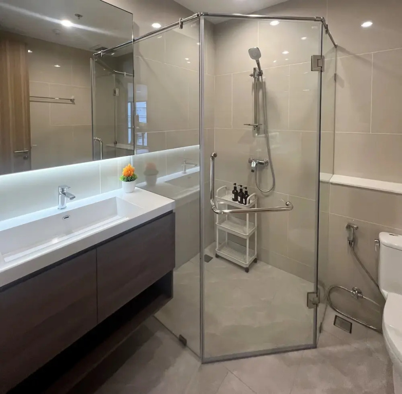 3 Bedrooms Apartment
