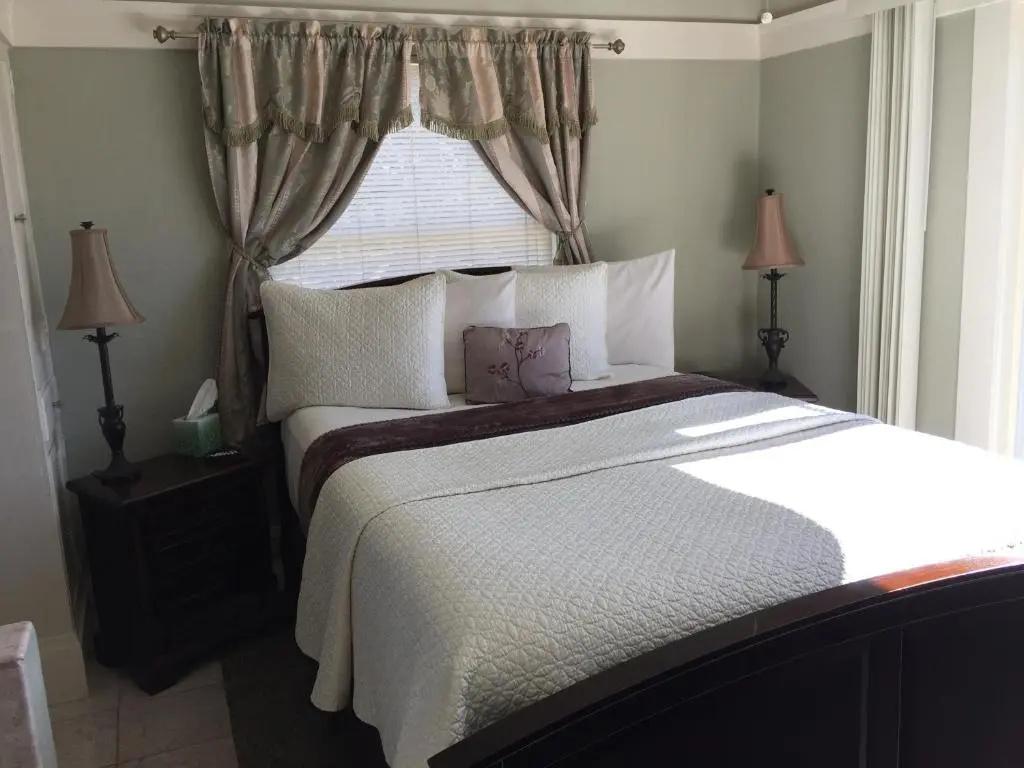 Double Suite with sea view (full double bed)