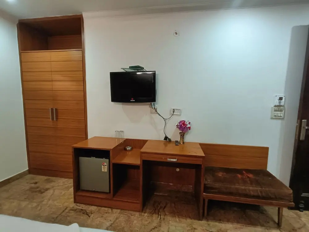 Deluxe Studio