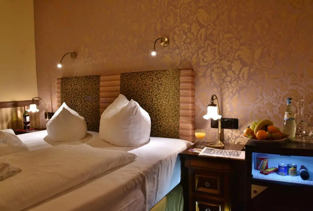 Business Double room (full double bed)