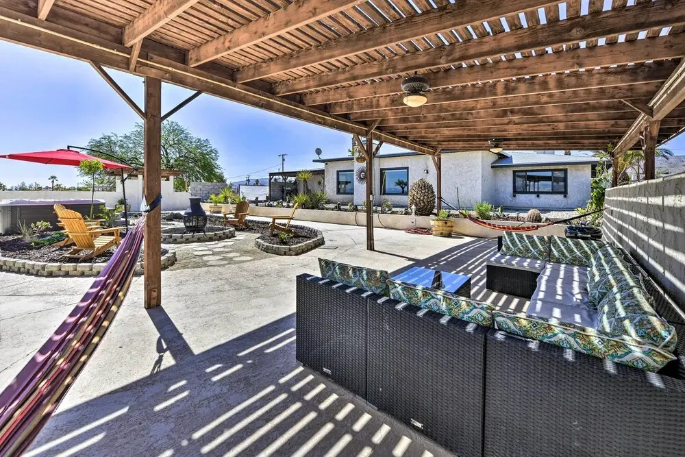 Chic Joshua Tree Pad w/ Mountain Views & Hot Tub