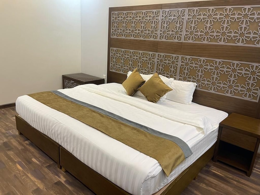 New Holiday Serviced Apartments — фото