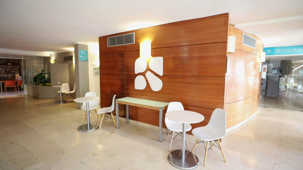 Lobby & Reception
