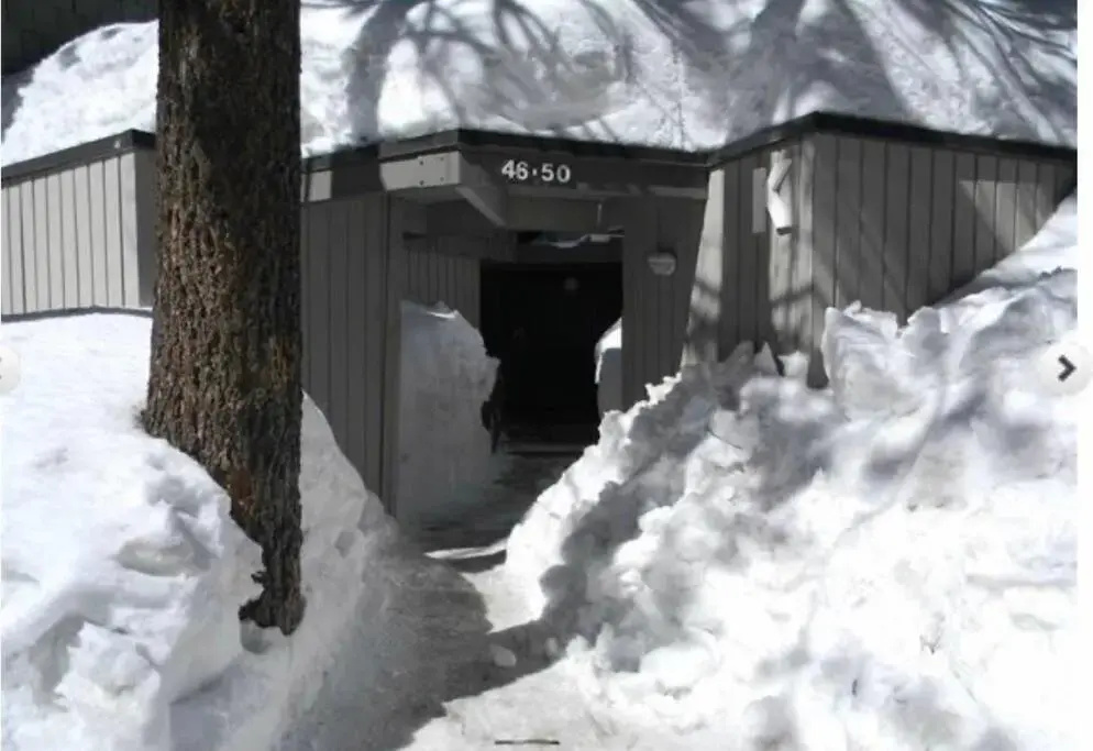 Mammoth Awesome Location-1 min to Shuttles & Food