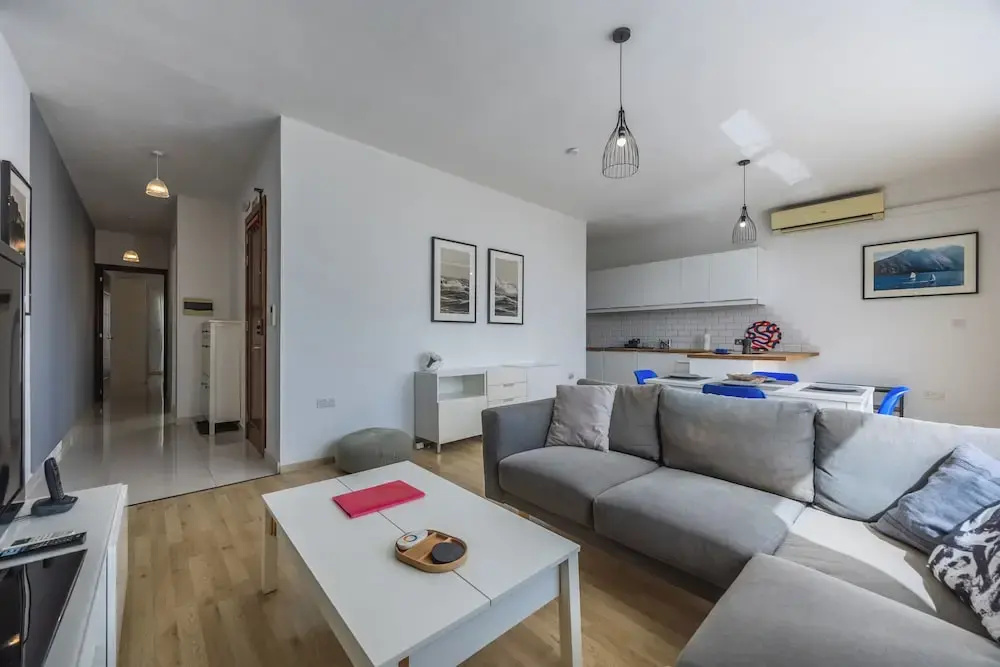 Modern Sunlit 2BR Penthouse Big Terrace