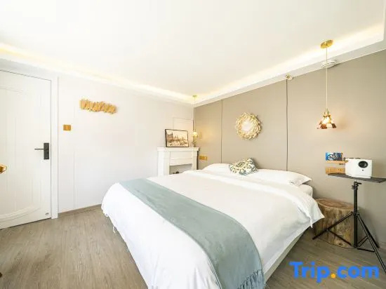 5 Bedrooms Villa